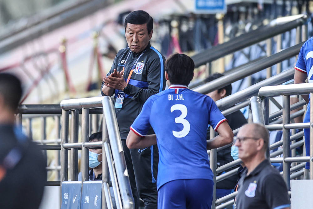 賭馬：泰山再迎強援？曝32嵗“鋒衛搖擺人”自由身加盟！與恩師崔康熙重逢